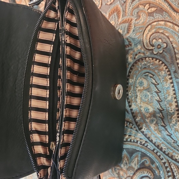 Calista Crossbody purse Size: 8" (w) x 7.5" (h) - Picture 4 of 4